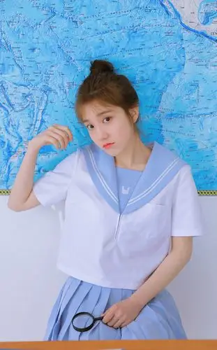 清纯可爱美女水手服教室写真图片