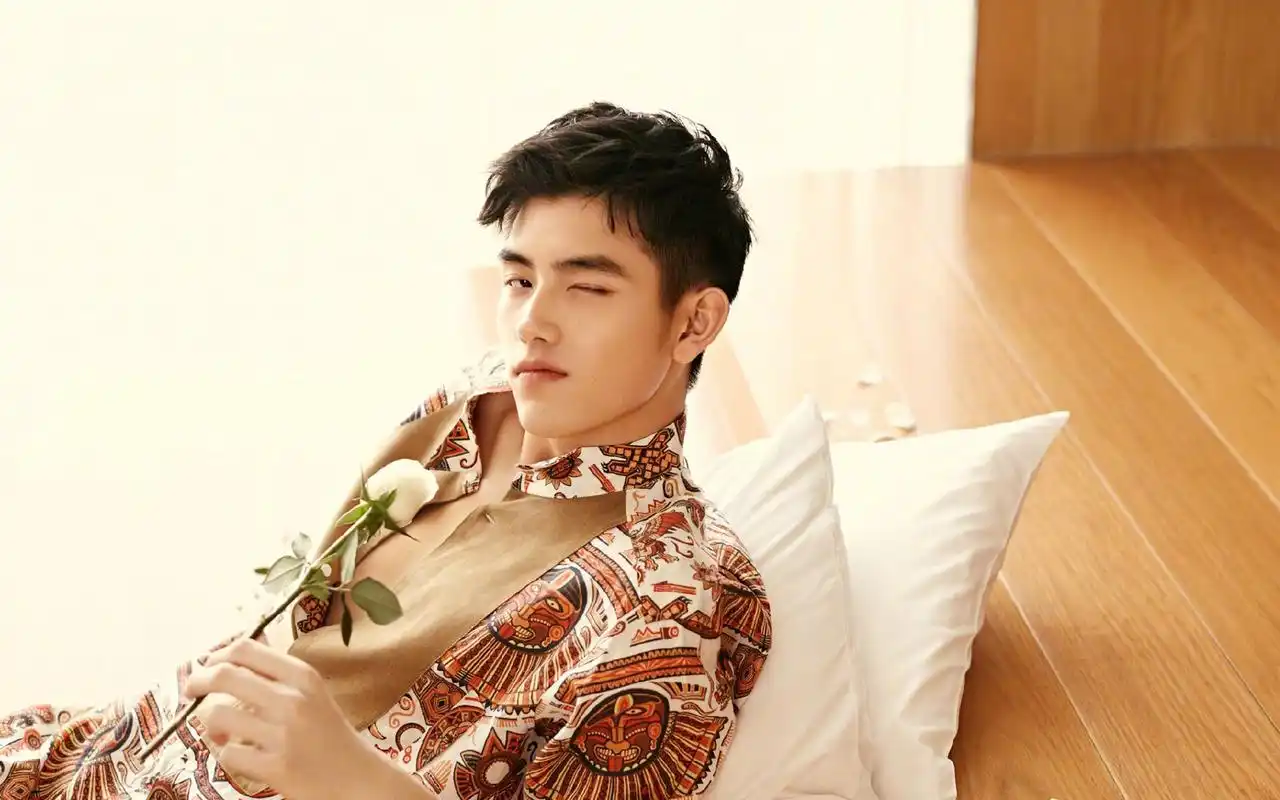 1,陈飞宇,2000年出生,中国内地男演员,就读于美国泰伯学院.