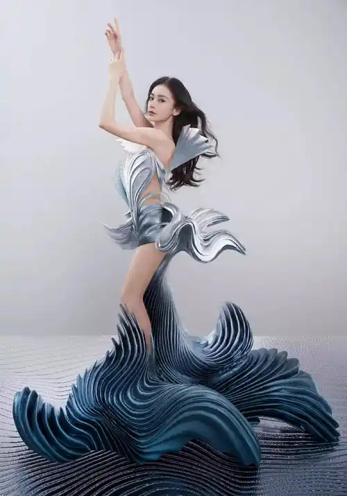 杨颖为了演出而准备了三套不同的礼服_虚拟_设计的_技术