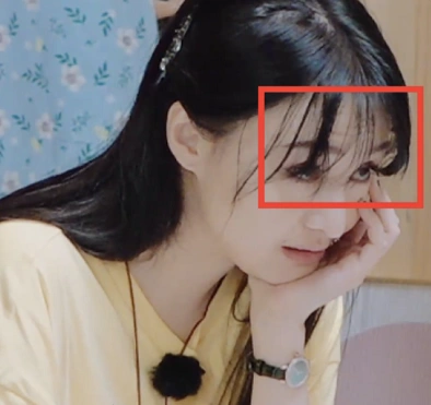 郑爽和谭松韵半夜录节目,卸妆后颜值对比明显,女神和女孩的差距