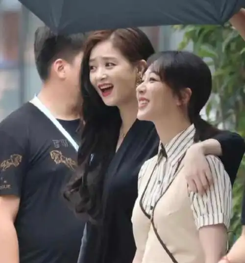 蒋欣杨紫《萌探》同框,时隔四年两人首次合作,蒋欣身材成吐槽点