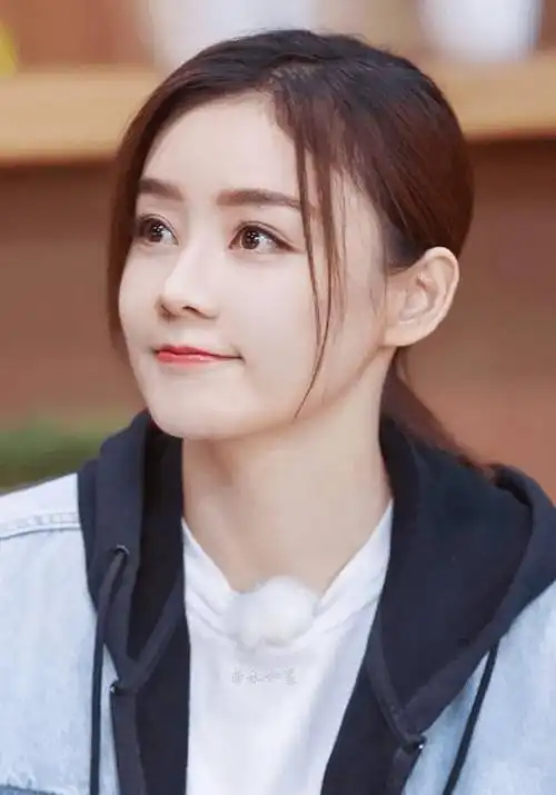 36岁袁姗姗身材管理秘诀大揭秘,饱满曲线如何炼成?美貌背后有何法宝?_