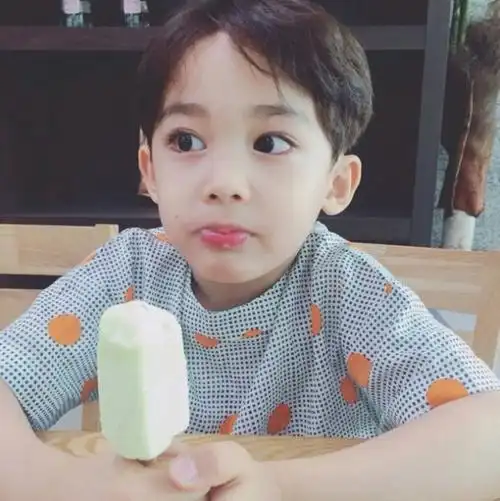 这是谁.哪位明星