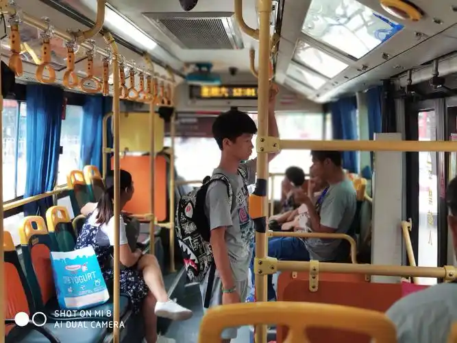 公交车上的百姓