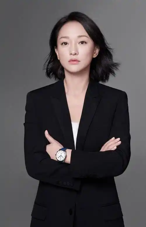 44岁周迅换发型更美了,一款波波头造型显小20岁,老阿姨秒变少女_气质