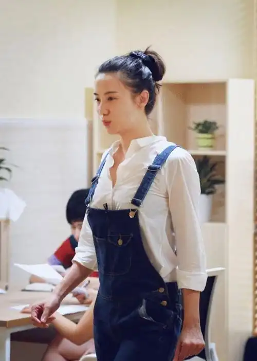 《一年级》主题曲首发 宋佳陈学冬唤起童年记忆