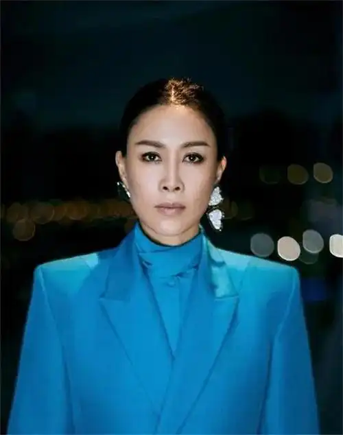 歌手格格老公是谁,那英个人资料简介及家世(大清灭亡后,格格们都嫁给