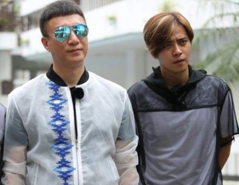 孙红雷罕见秀恩爱!晒与妻子合影撒糖,周扬青变小迷妹超捧场