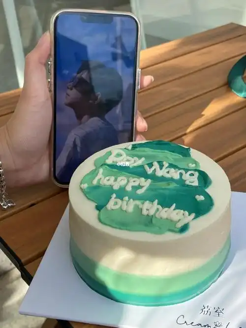 《客厅狂欢》呀～#王源客厅狂欢#王源  #王源1108生日  #生日蛋糕晒一