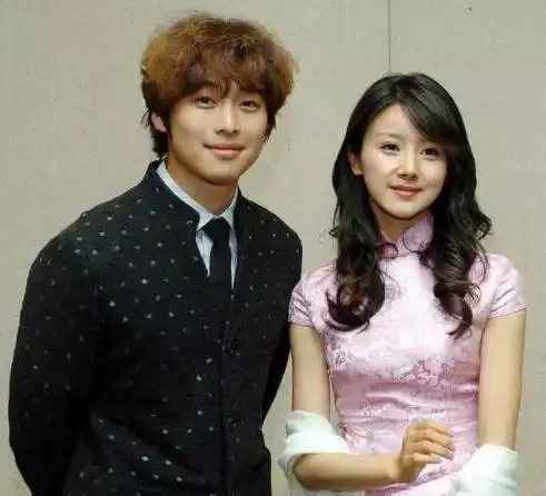 整容失败的孙菲菲现在嫁了好老公日常素颜卸了明星包袱很美满