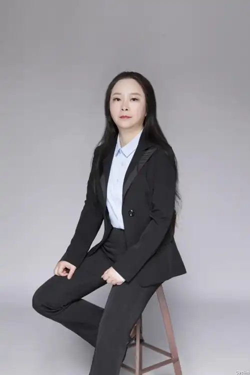 吕羚李老师坚持"锦城课堂大于天"的理念,推进课堂教学改革,形成独特的