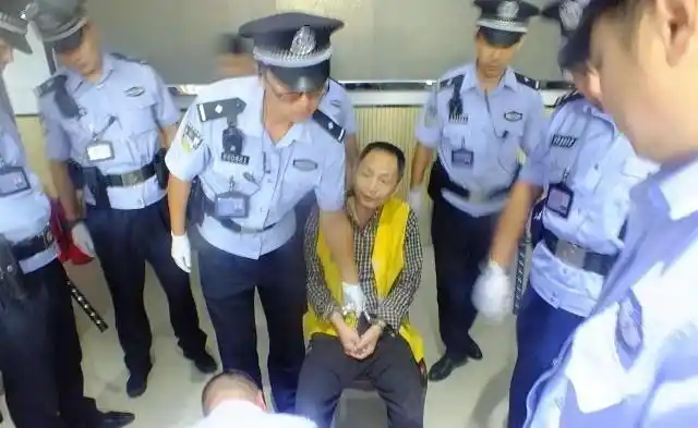 为啥死刑犯被"行刑"时,还要自己花钱"买子弹"?原因很简单_犯人