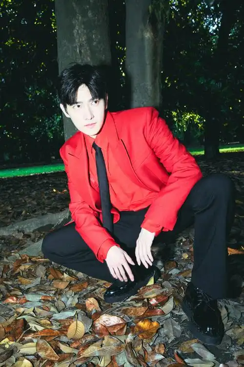 红色杨洋781578157815#时装周##男装周