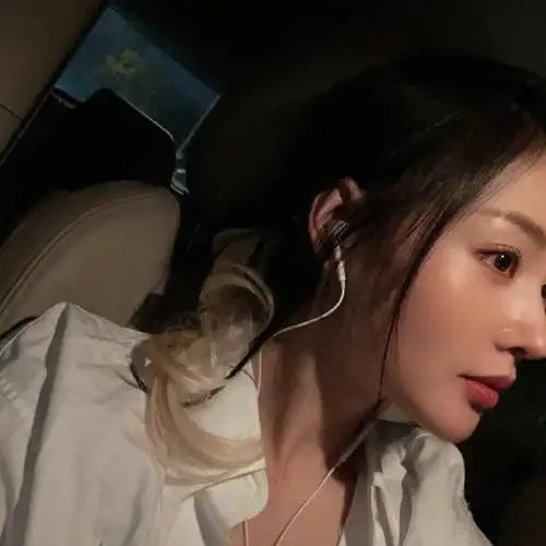 张天爱晒晚安照##张天爱侧颜线条