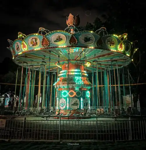 游乐场修出了恐怖片的感觉