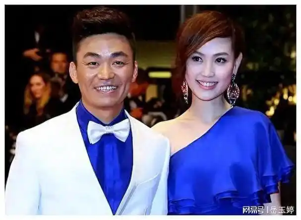 指责马蓉与他的经纪人宋喆有染,并公布了一些有关他们私生活的照片