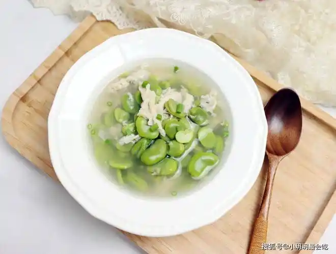 别忘了喝这碗汤,清淡爽口不油腻,解暑补钙营养好_蚕豆_食用_虾皮
