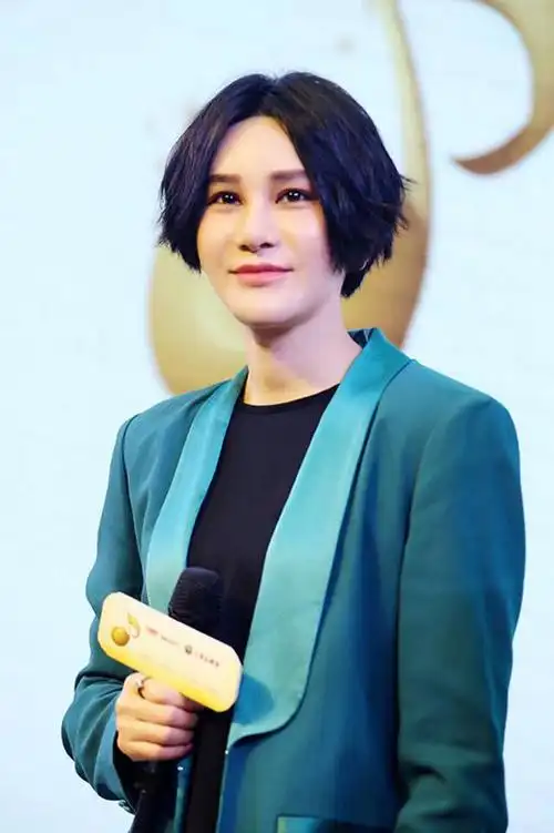 尚雯婕是家喻户晓的著名歌手,是2006年湖南卫视《超级女声》选秀全国