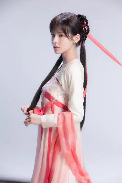 琉璃 张予曦 褚玲珑