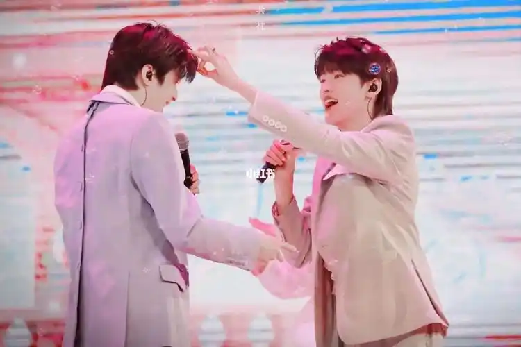 啊啊啊啊啊啊姐妹们我没了啊_文轩_宋亚轩_壁纸_刘耀文_婚礼_素材