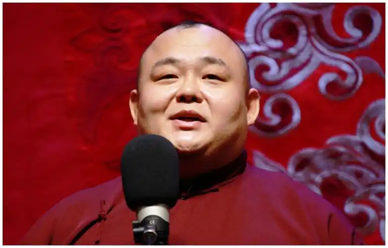郭德纲徒弟300斤满脸痤疮现黑斑还吃烤牛舌该减减肥啦