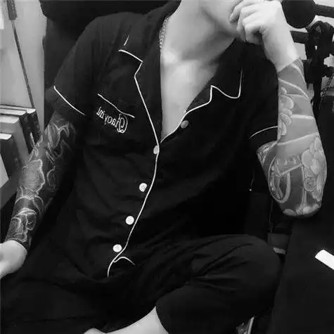 社会小伙霸气纹身头像图片封面mc天一