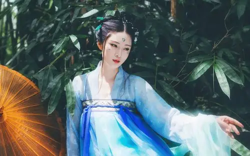 唯美古风汉服美女高清桌面壁纸