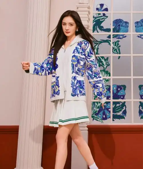 杨幂高级运动感穿搭