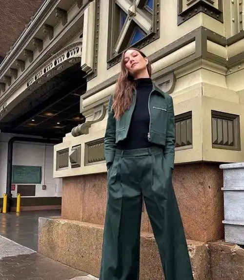 跟着超模学穿搭基础款也能穿出高级感karliekloss私服来咯