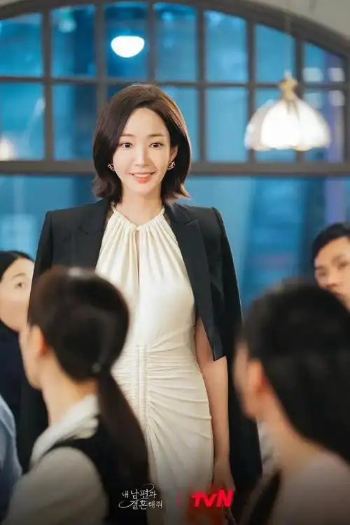 西装|短发|白衬衫|连衣裙_网易订阅