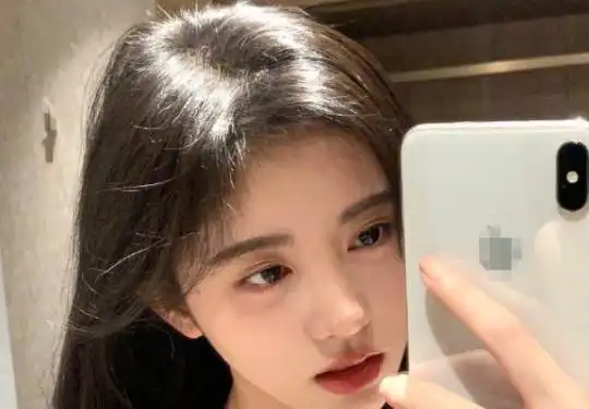 鞠婧祎终于卸妆了这次的新脸又纯又欲比千金风更美更时尚