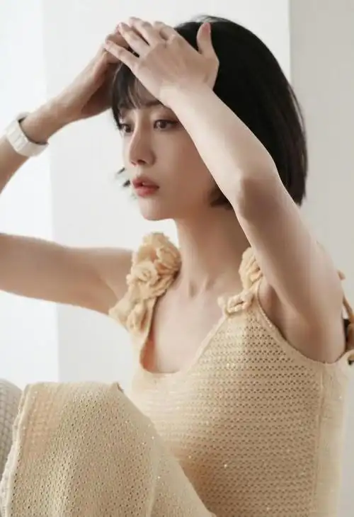 腿精李溪芮的个性穿搭古灵精怪身材纤瘦真的超加分