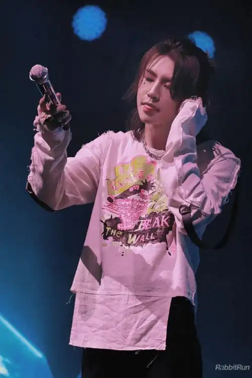 小鬼王琳凯超话#小鬼把更多时间花在音乐上#91#小鬼南京演唱会#99