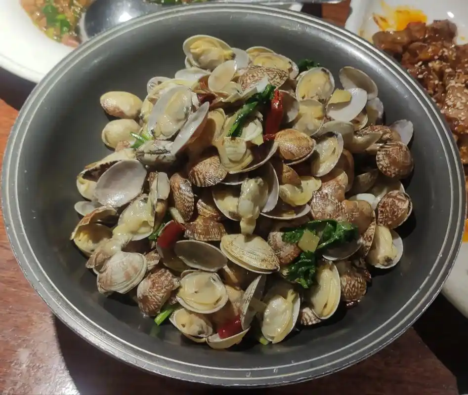 青岛美食.#海鲜美食 #青岛海鲜  #黄岛嘎拉#开凌梭鱼   - 抖音