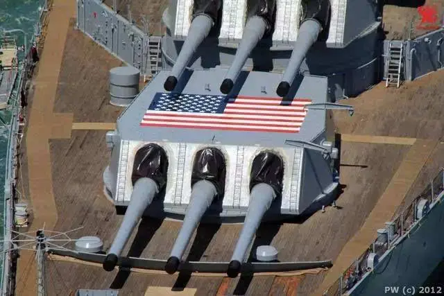 (衣阿华级战列舰上装备的16英寸406mm主炮)