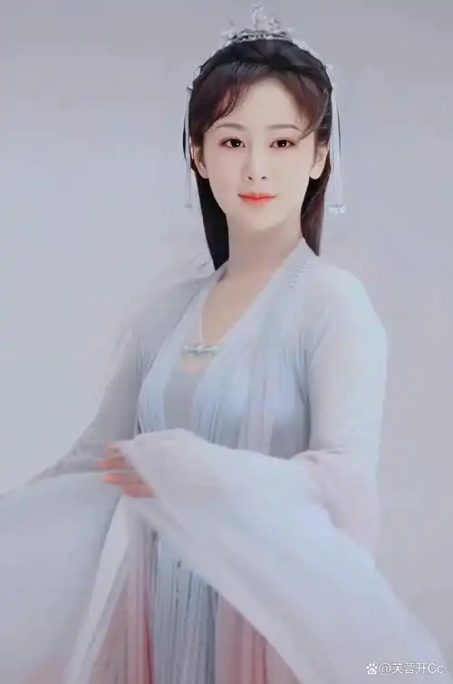 杨紫紫妹的《沉香如屑》古装剧黑色斗篷,这样的颜淡仙子爱吧!