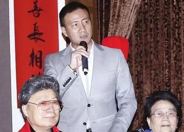 入圈半生,55岁的胡军,终于用时间和事实证明了一切|刘烨|卢芳|康康