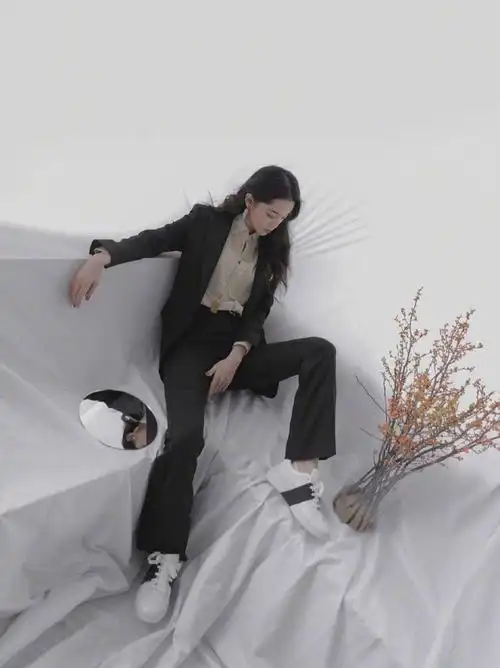 00后小花欧阳娜娜真会穿,花样玩转西装搭配,可甜可攻帅气十足