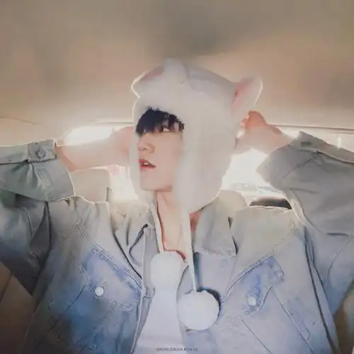 周柯宇小猪帽子车内随拍头像 壁纸_腾讯新闻