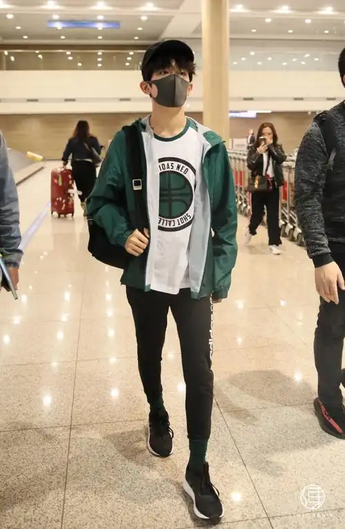 易烊千玺北京飞韩国