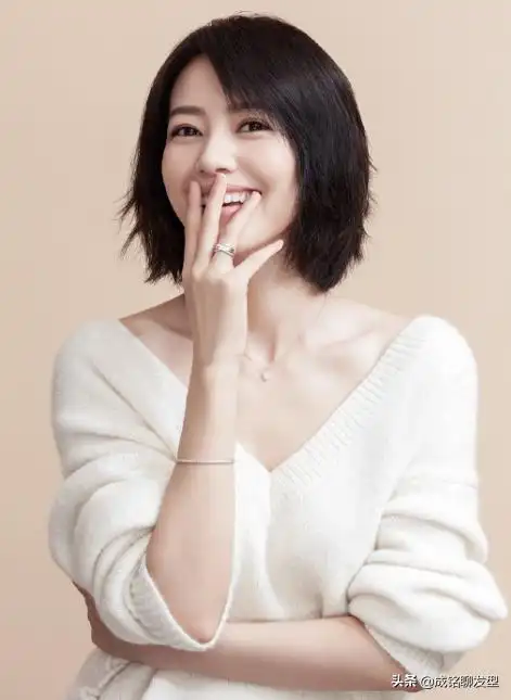 40岁高圆圆终于留回短发,温柔又有女人味,美得让人猜不出年龄