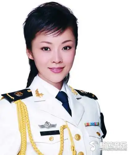 听海政文工团陈笠笠演唱的【红旗颂】