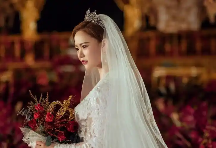 《王冠》|经典奢华红金婚礼