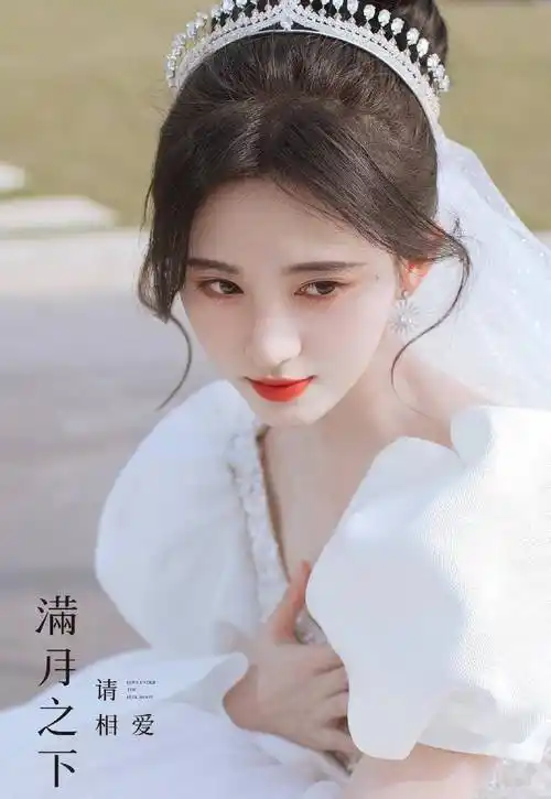 鞠婧祎婚纱造型,法式泡泡袖大裙摆头戴皇冠,美得动人心魄_评论_显得