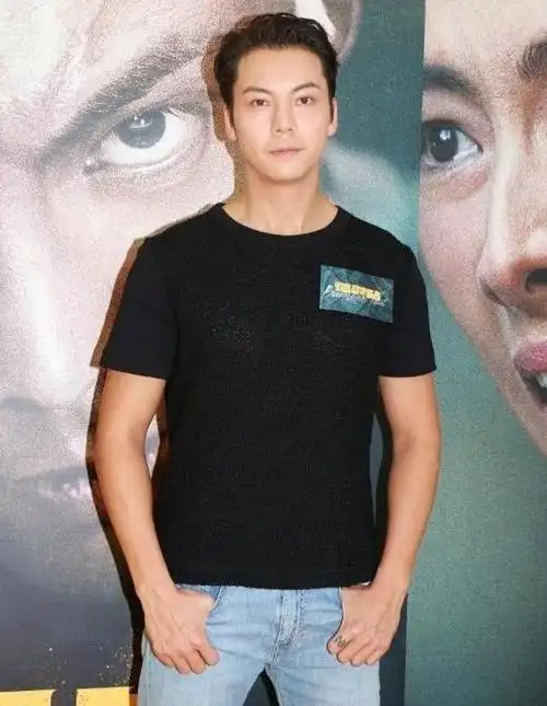 陈伟霆目前感情生活幸福,每天工作后都会第一时间返家休息,他与另一半