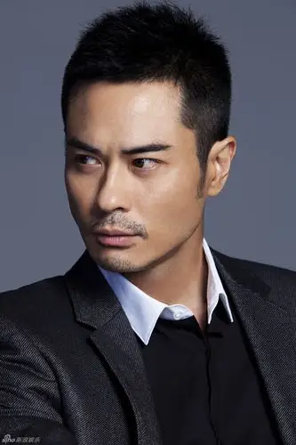 1970年8月15日出生于美国加利福尼亚州旧金山,中国香港男演员及歌手