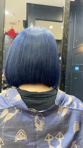 因为旅游出了很多汗,刘海部分的头发都黄了,感觉整个头发都花了.