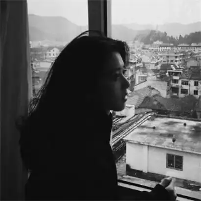 2020女生伤感头像黑白孤独冷酷霸气