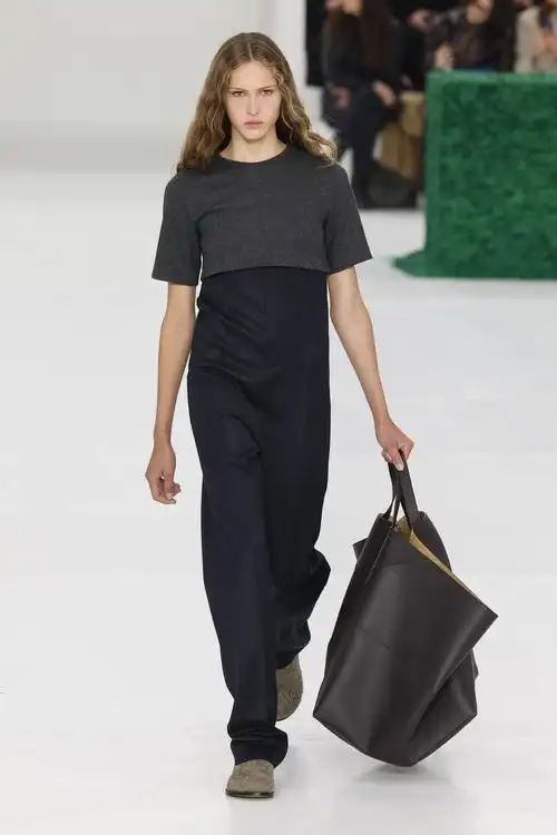 巴黎时装周——罗意威品牌时装秀|罗意威|秋冬|巴黎时装周_新浪新闻