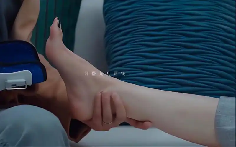 【李小冉】果然人长得美,连脚都是甜的